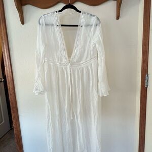 Elegant White Long Sleeve Dress